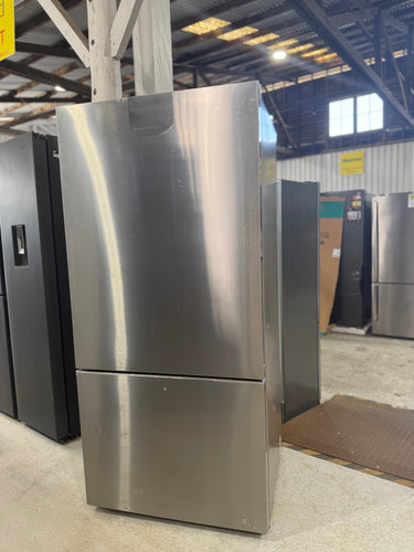 Factory second Fisher & Paykel 494 L Bottom Mount Refrigerator – Stainless Steel (RF522BLPX6)